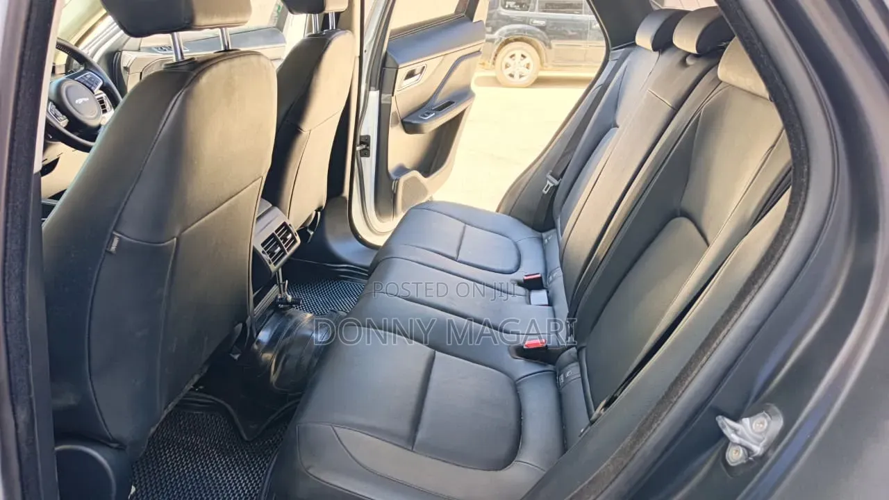 Jaguar F-Pace 2019 White