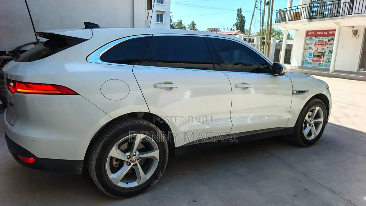 Jaguar F-Pace 2019 White
