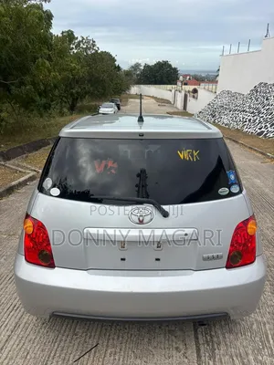 Toyota IST 2005 Silver