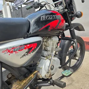 Bajaj Boxer X125 2021 Red