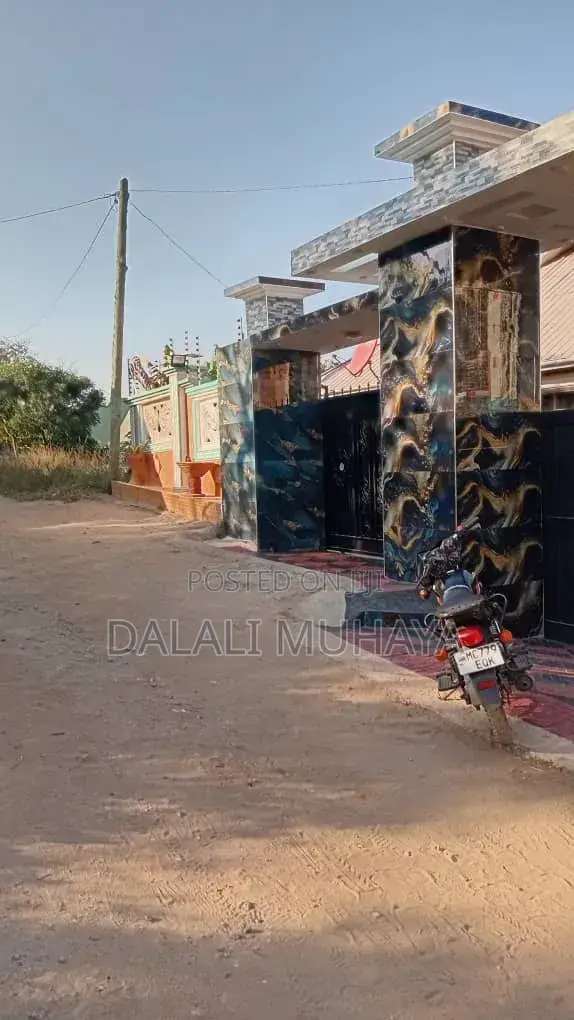 4bdrm Apartment in Mloganzira Dar Es, Mbezi for sale