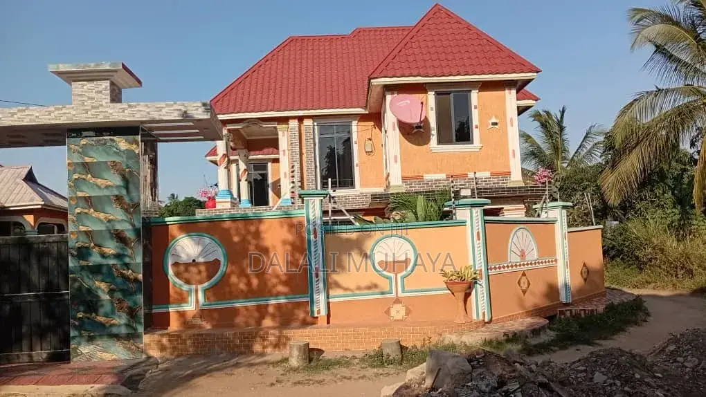 4bdrm Apartment in Mloganzira Dar Es, Mbezi for sale