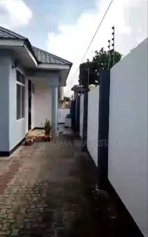 3bdrm Apartment in Mchakama Real Estate, Kinyerezi for sale