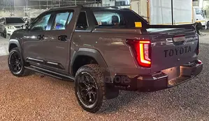 New Toyota Hilux High 2026 Gray