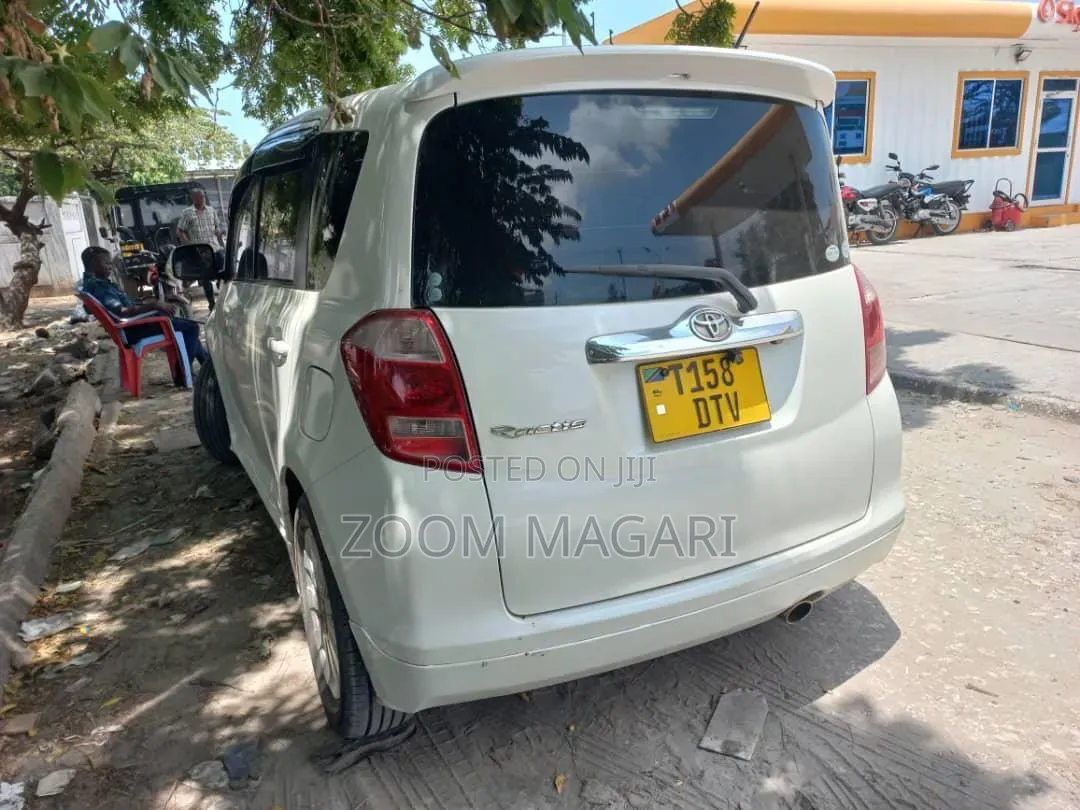 Toyota Ractis 2009 Pearl