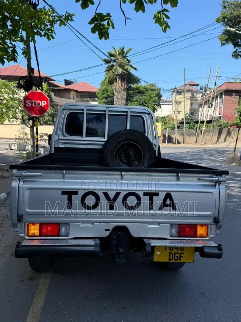 Toyota Land Cruiser 2010 White