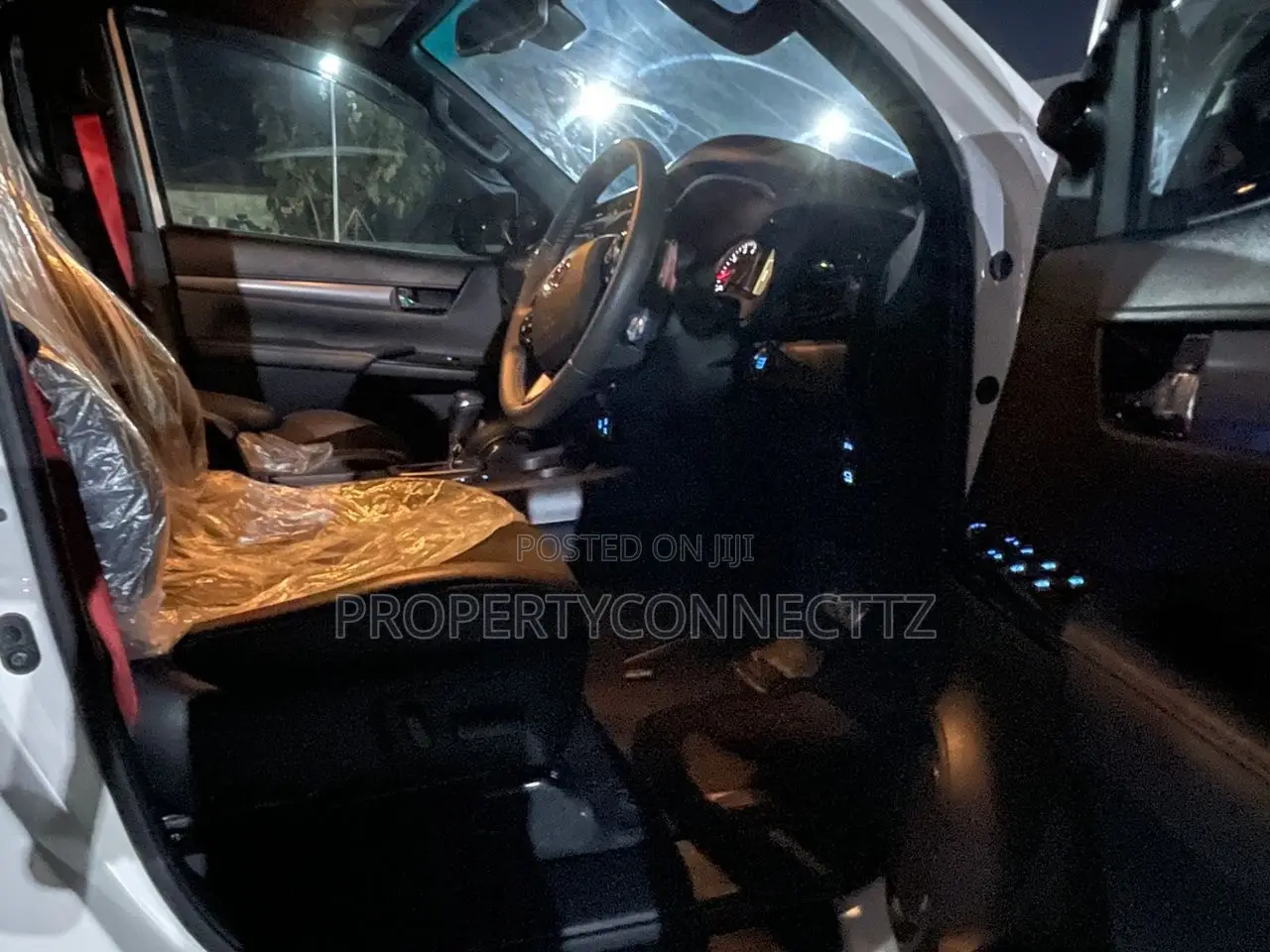 Toyota Hilux 2025 White