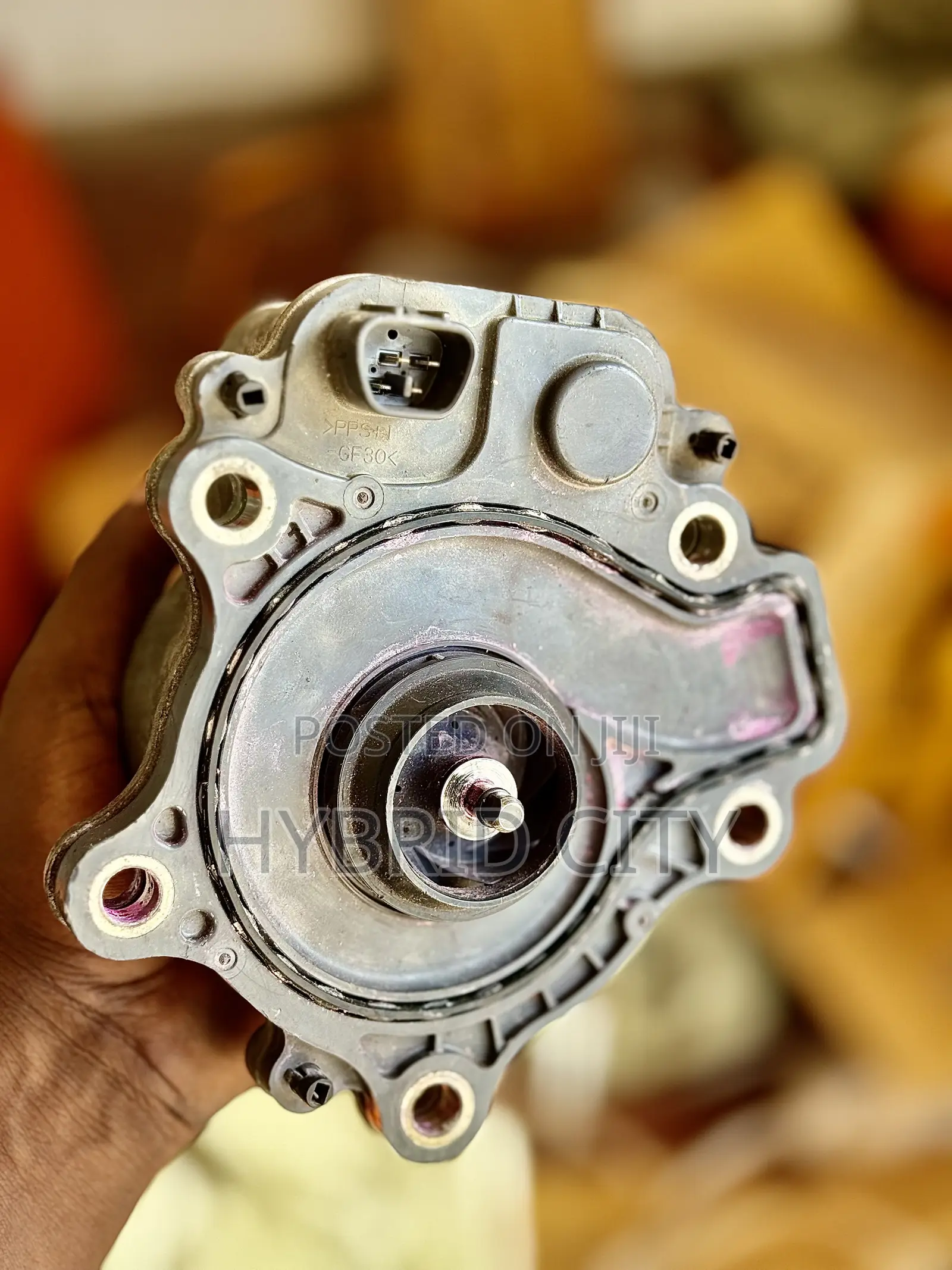 Toyota Hybrid Coolant Pump a Aisin 8