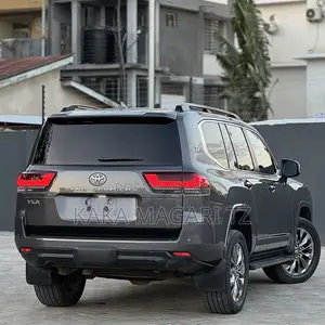 Toyota Land Cruiser 2024 Gray