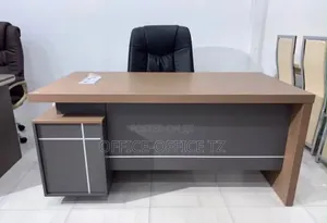 Executive Table (Strips)