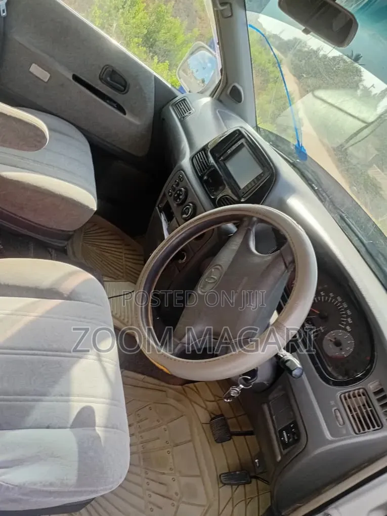 Toyota Noah 2003 Pearl