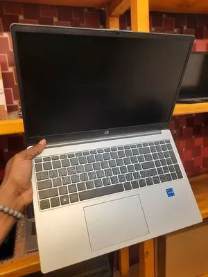 Laptop HP 250 G10 16GB Intel Core i7 SSD 512GB