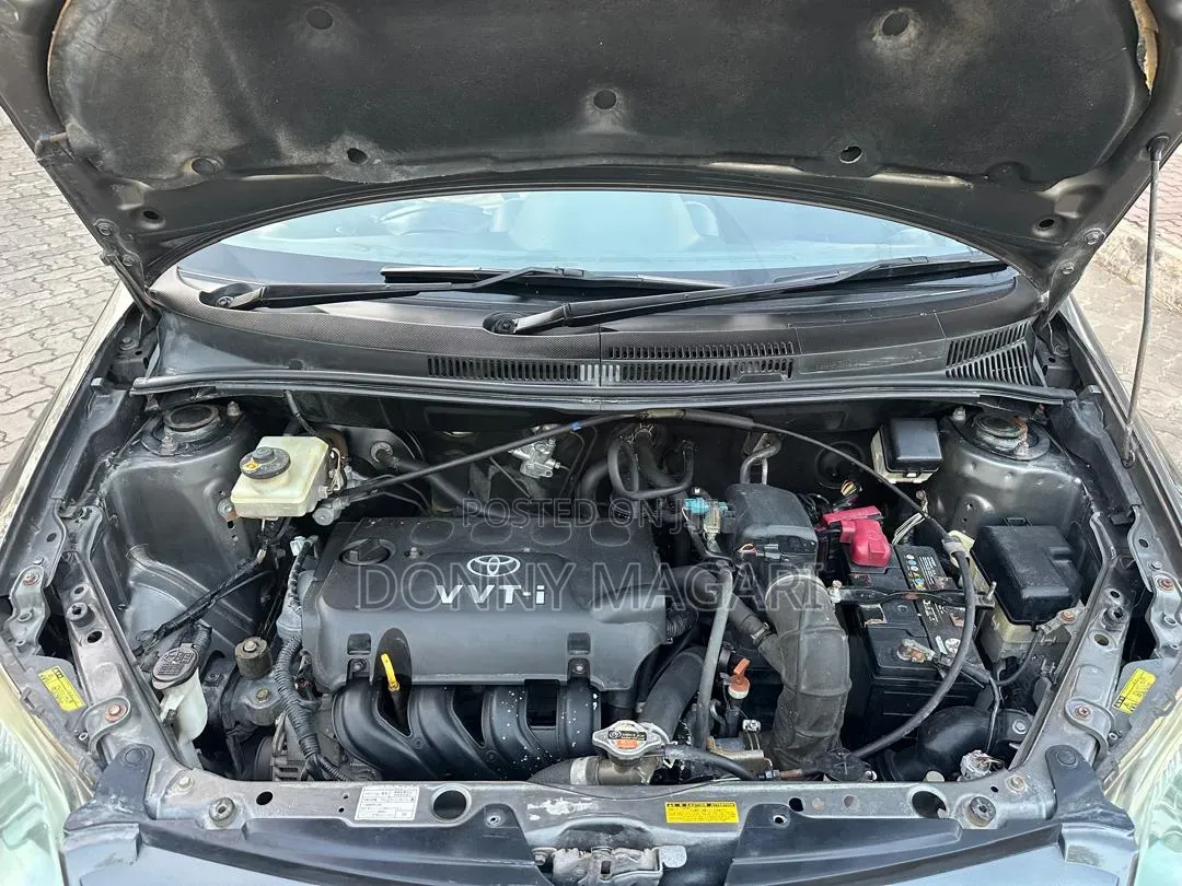 Toyota IST 2004 Gray