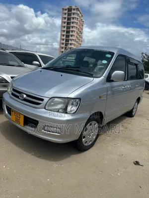 Toyota Noah 2003 Silver