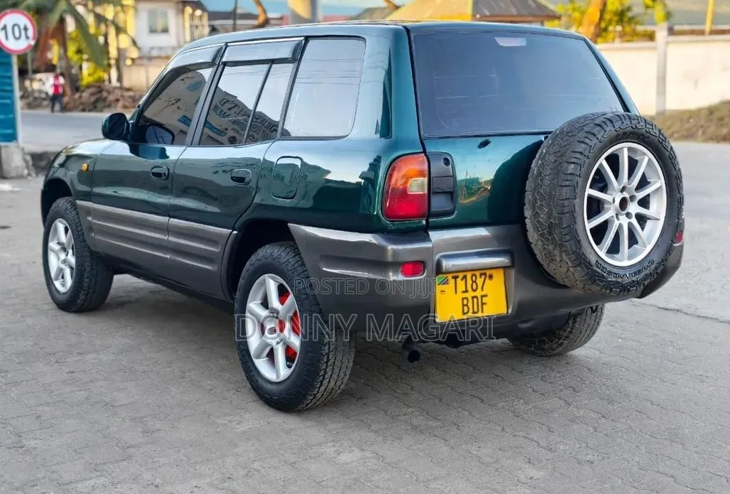 Toyota RAV4 1999 Green