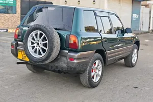 Toyota RAV4 1999 Green