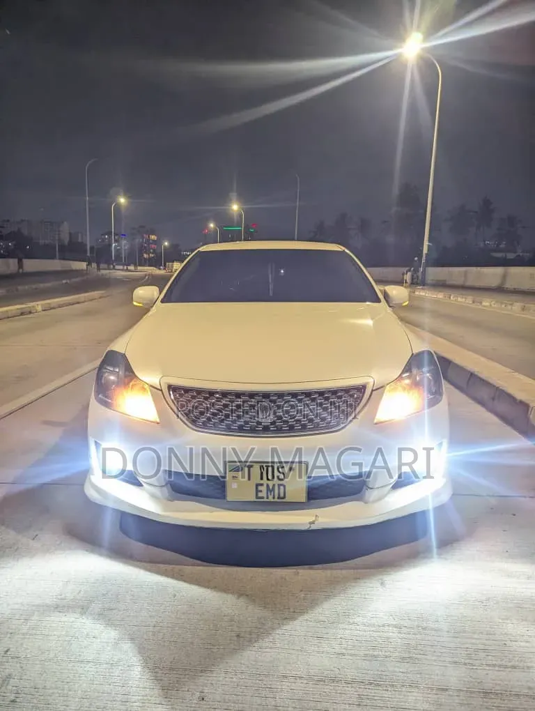Toyota Crown 2009 White