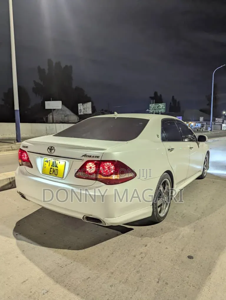 Toyota Crown 2009 White