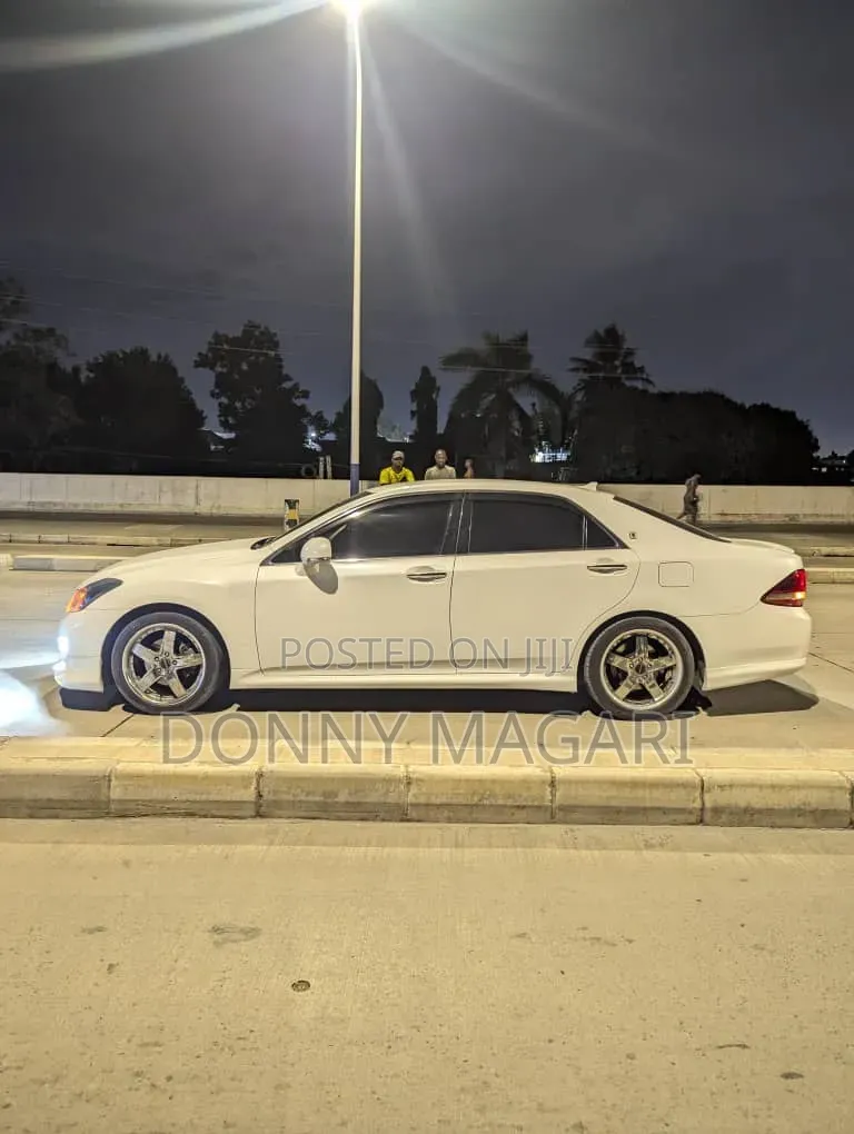 Toyota Crown 2009 White