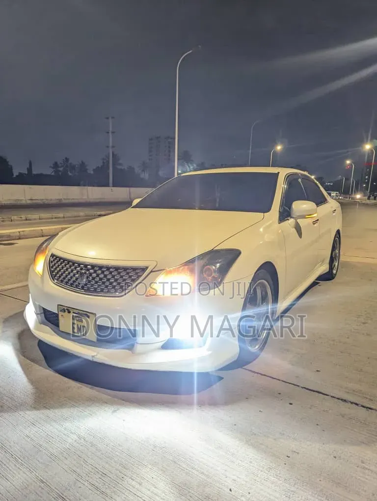 Toyota Crown 2009 White