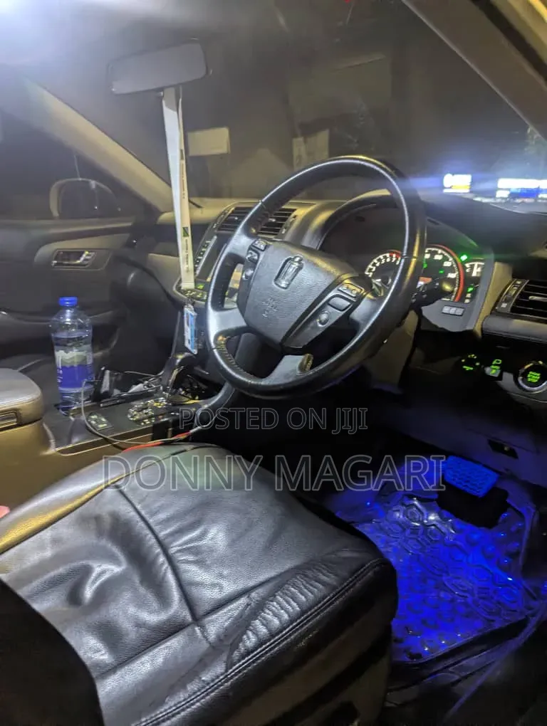 Toyota Crown 2009 White