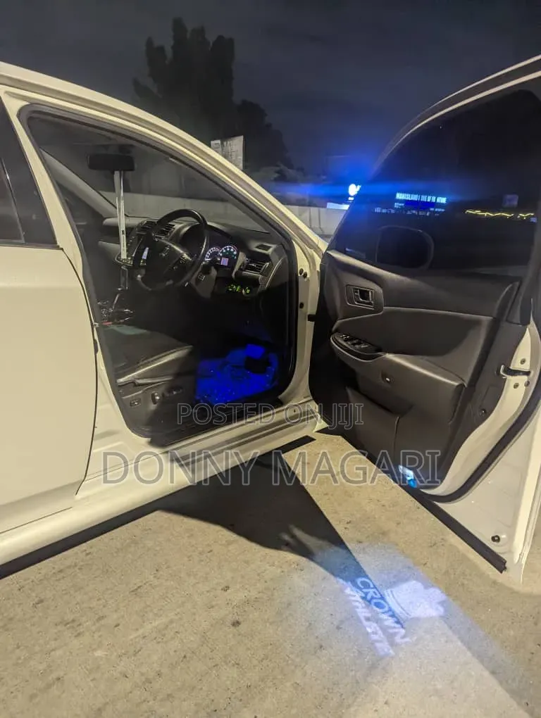 Toyota Crown 2009 White