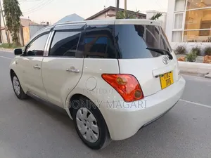 Toyota IST 2005 White