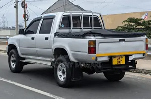 Toyota Hilux 2.5 Cab 2005 Gray