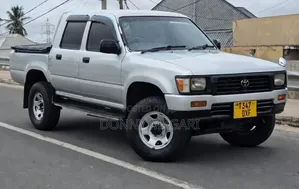 Toyota Hilux 2.5 Cab 2005 Gray