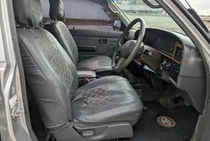 Toyota Hilux 2.5 Cab 2005 Gray