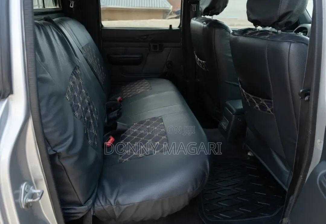 Toyota Hilux 2.5 Cab 2005 Gray