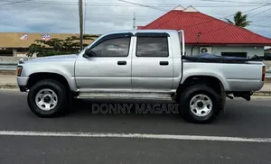 Toyota Hilux 2.5 Cab 2005 Gray