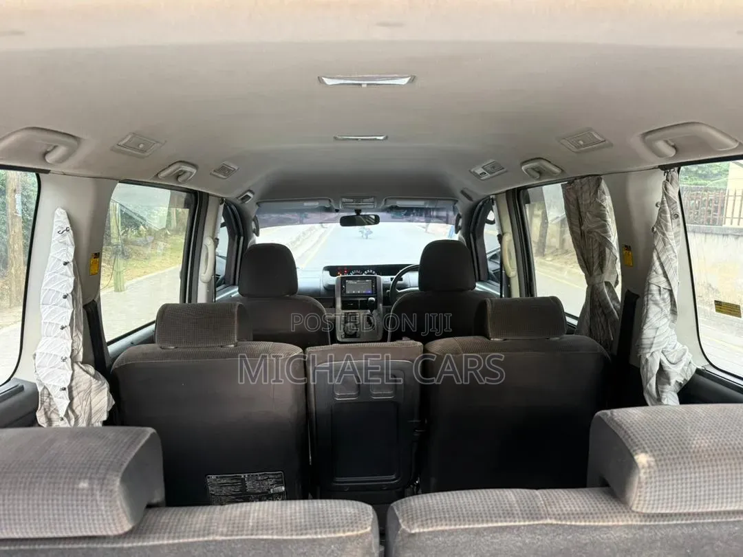 Toyota Noah 2007 Silver
