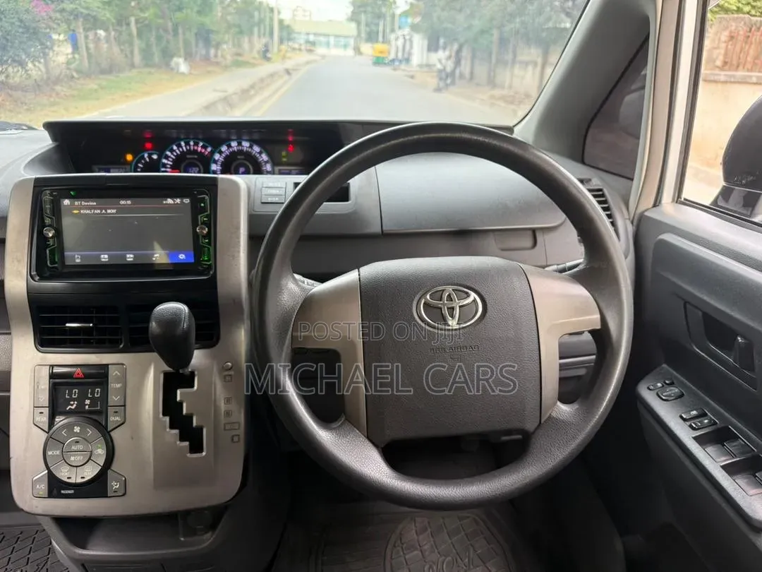 Toyota Noah 2007 Silver