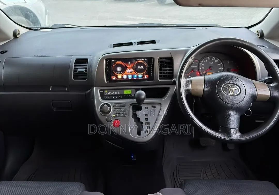 Toyota Wish 2004 Silver