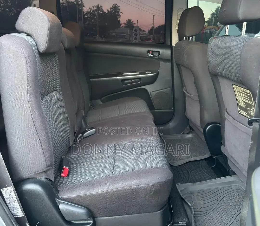 Toyota Wish 2004 Silver