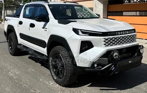 Toyota Hilux 2026 White