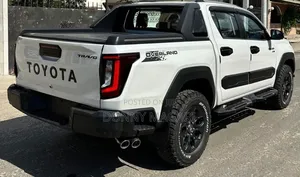 Toyota Hilux 2026 White