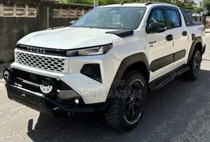 Toyota Hilux 2026 White
