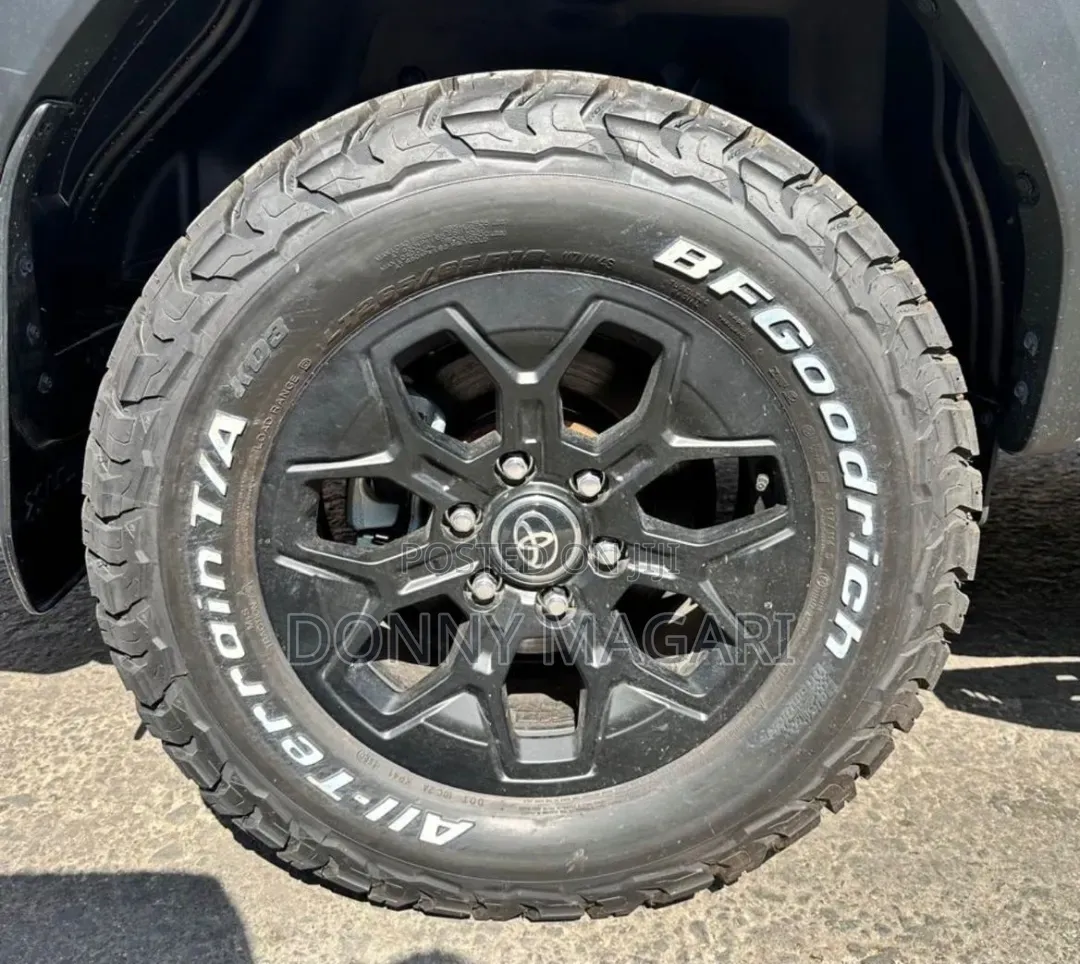 Toyota Hilux 2026 White
