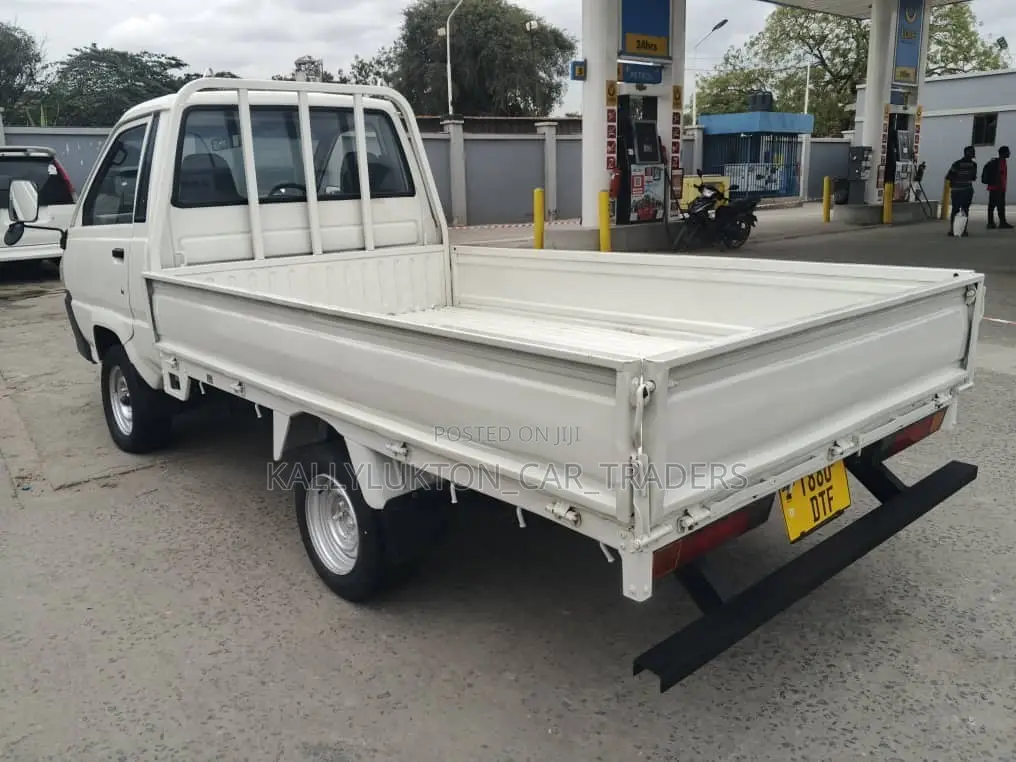 Toyota TownAce 2005 White
