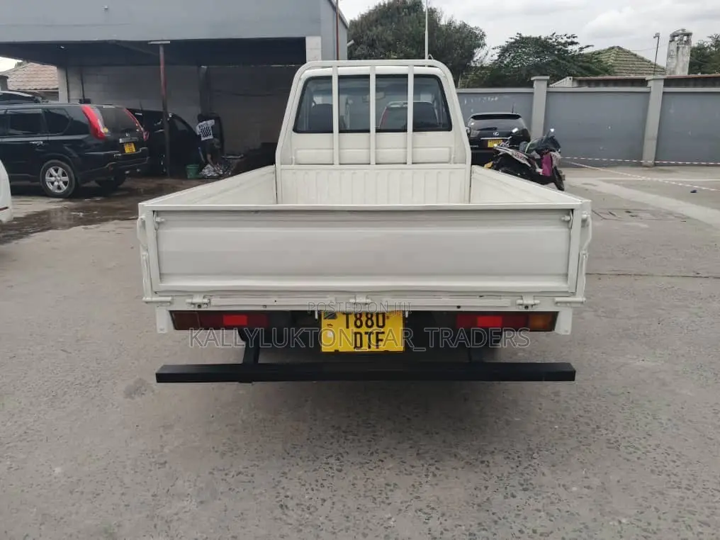 Toyota TownAce 2005 White