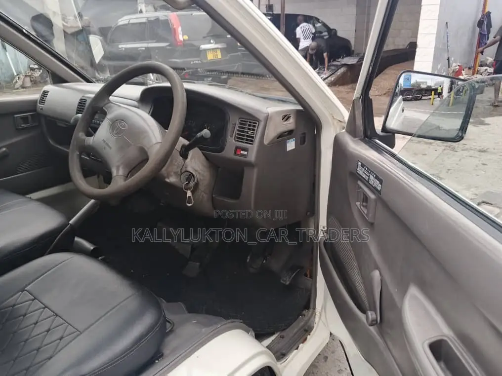 Toyota TownAce 2005 White