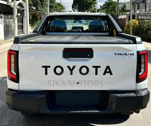 New Toyota Hilux 2026 White