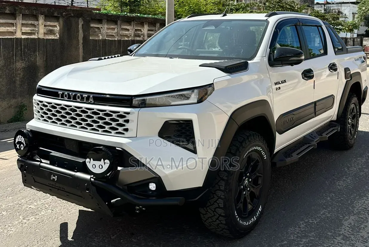 New Toyota Hilux 2026 White