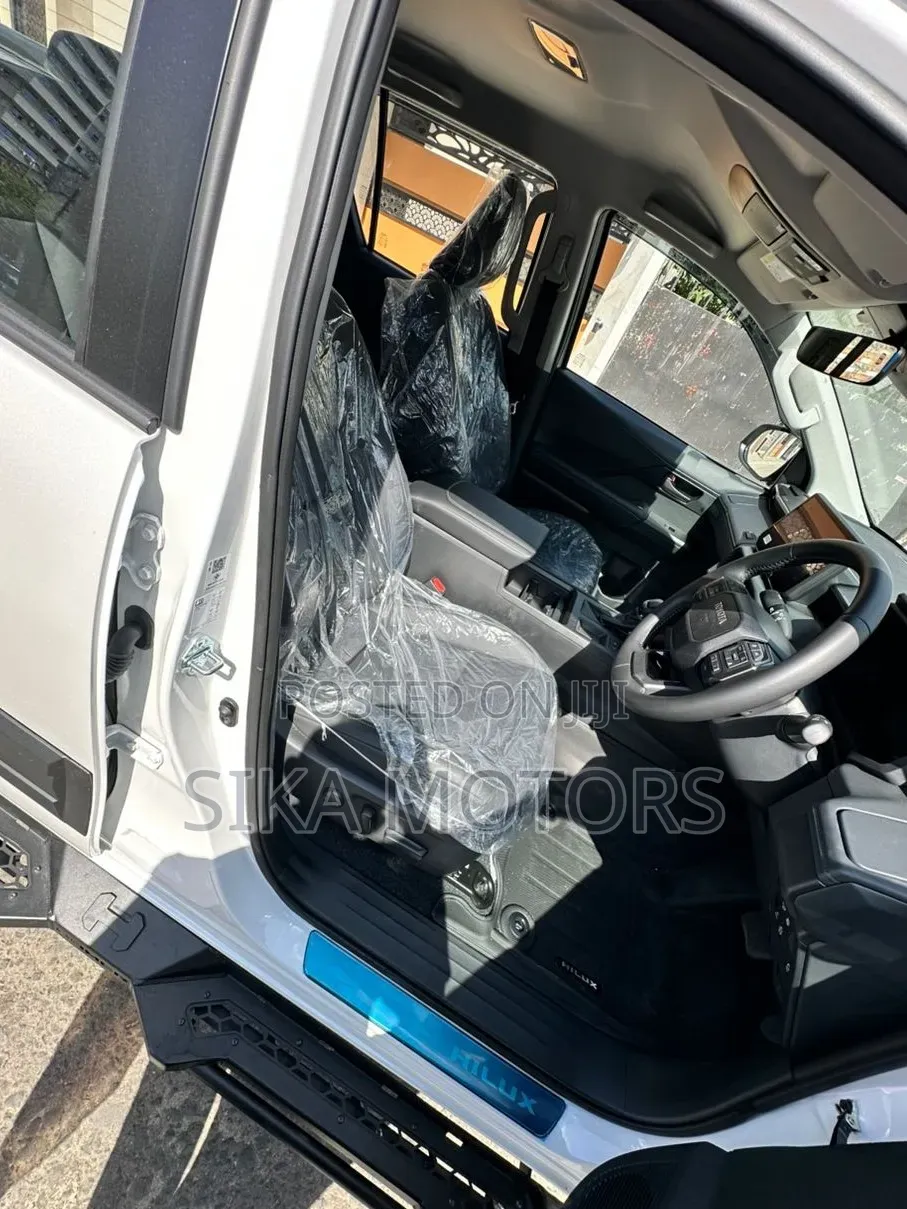 New Toyota Hilux 2026 White