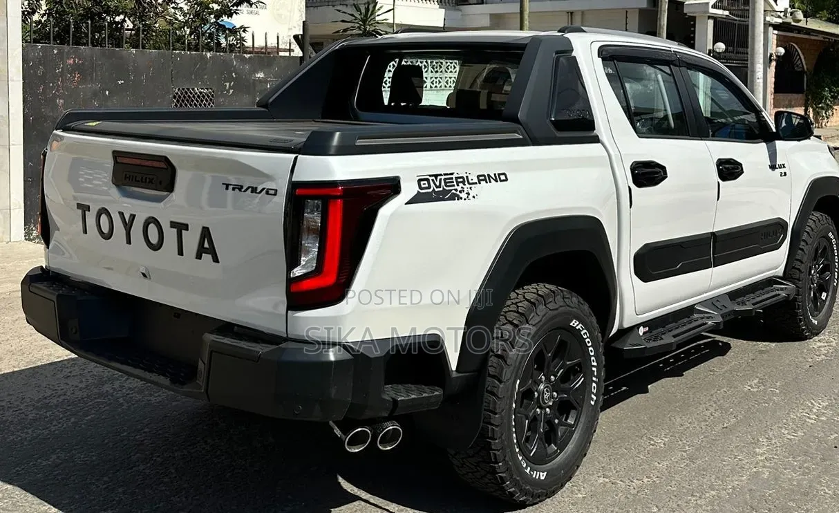 New Toyota Hilux 2026 White