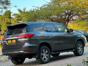 Toyota Fortuner 2022 Gray