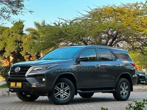 Toyota Fortuner 2022 Gray