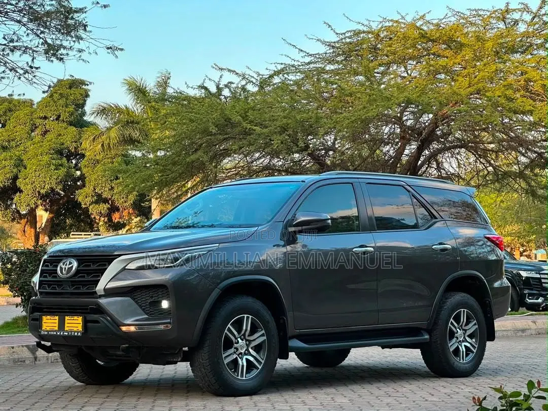 Toyota Fortuner 2022 Gray